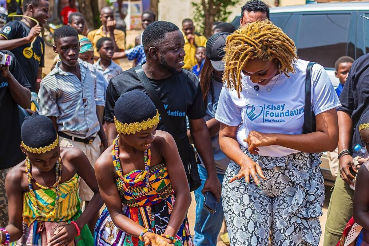Wendy Shay Supports Local School on Children's Day