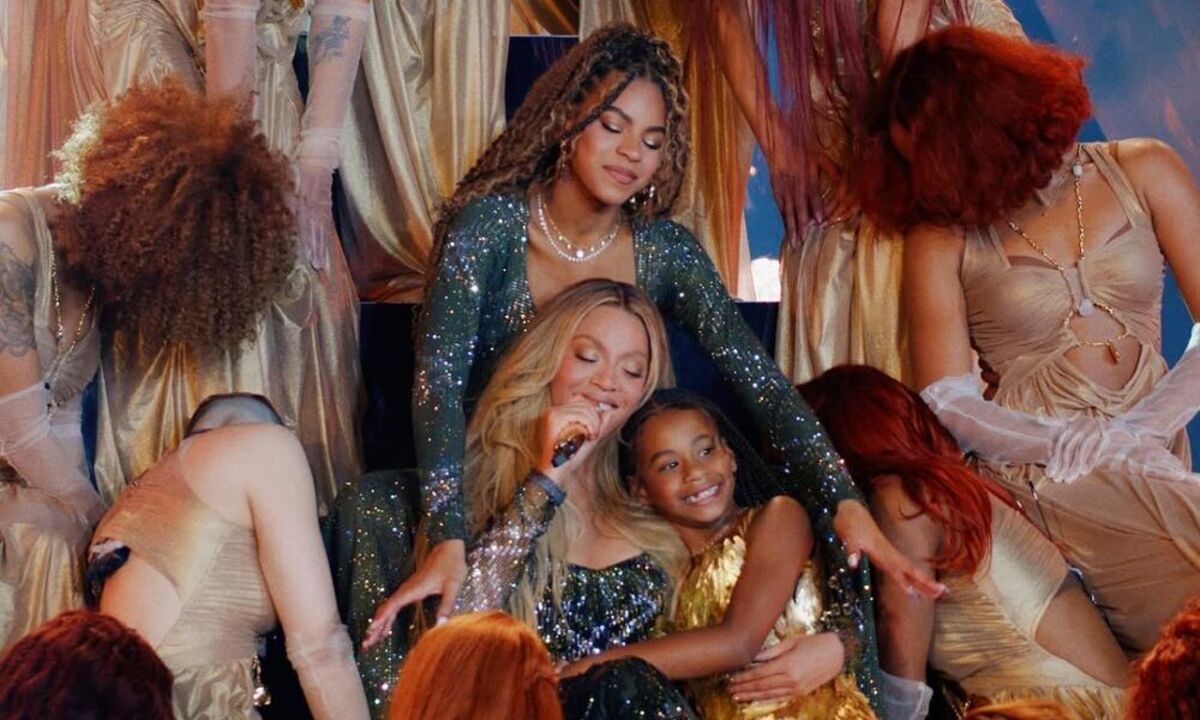 Rumi Joins Beyoncé on Stage in Style