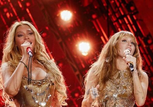 Beyoncé & Miley Dazzle in Paris Debut